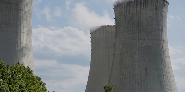 Инвестиции в ядерную энергетику Инвестиции в ядерную энергетику и малые модульные реакторы (SMR), во что инвестировать: акции, ETF, UCITS ETF, что выбрать