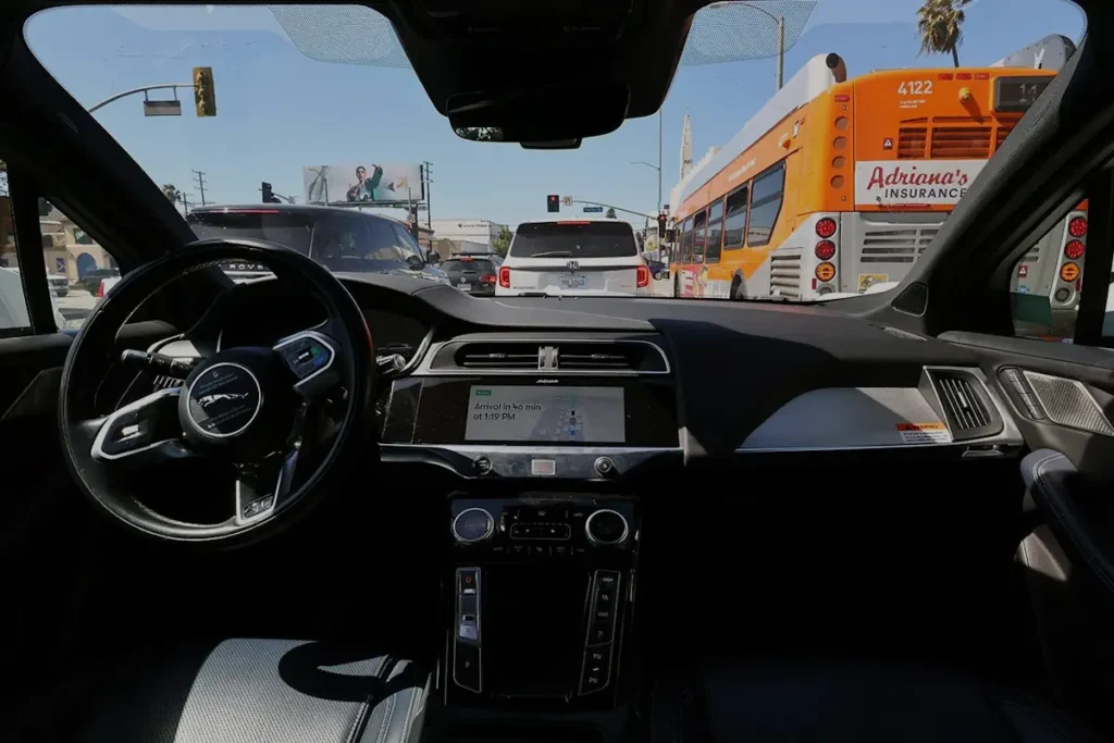 инвестиции в роботакси, беспилотные автомобили и автономное вождение - будущее автопрома