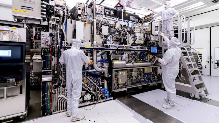 оборудование для производства полупроводников ASML